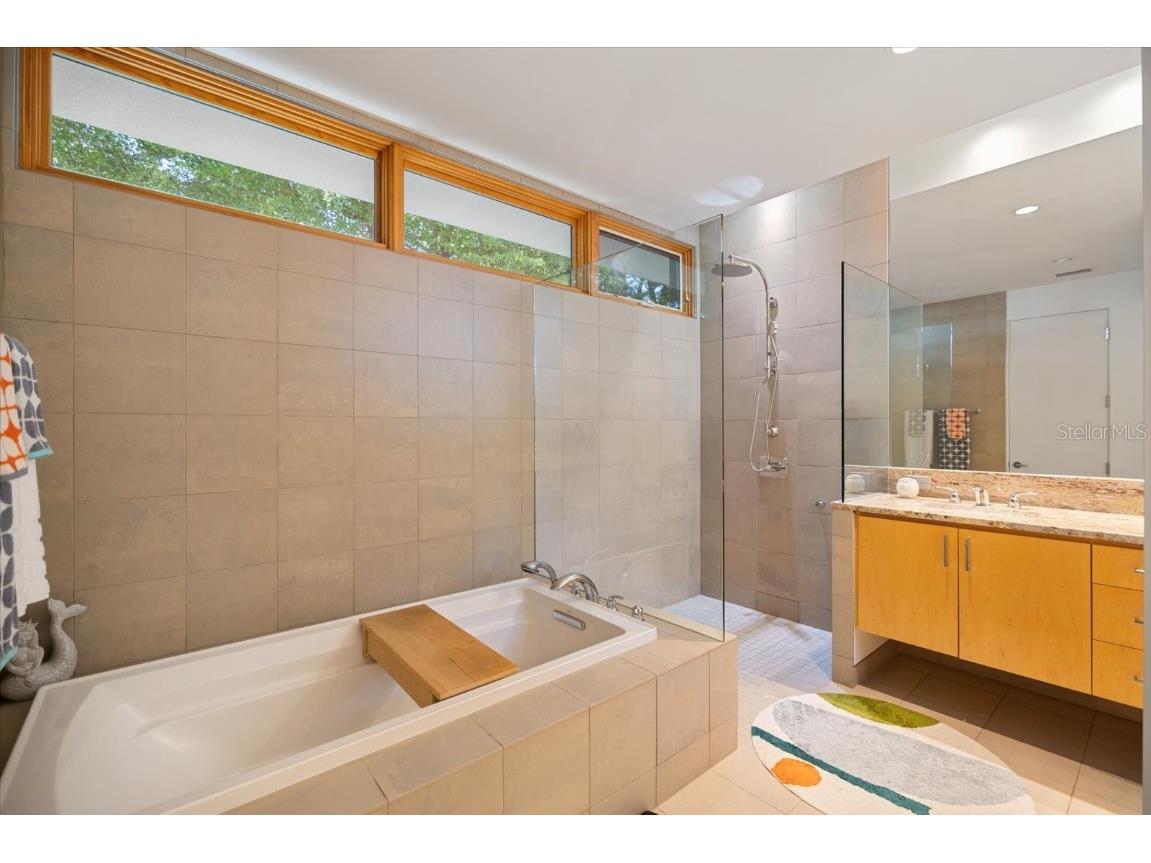 1739 Cherokee Drive Sarasota FL 34239 A4670822 image14