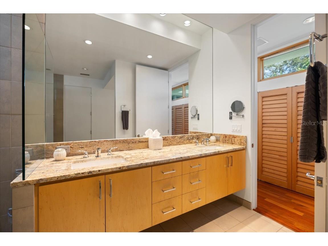 1739 Cherokee Drive Sarasota FL 34239 A4670822 image15