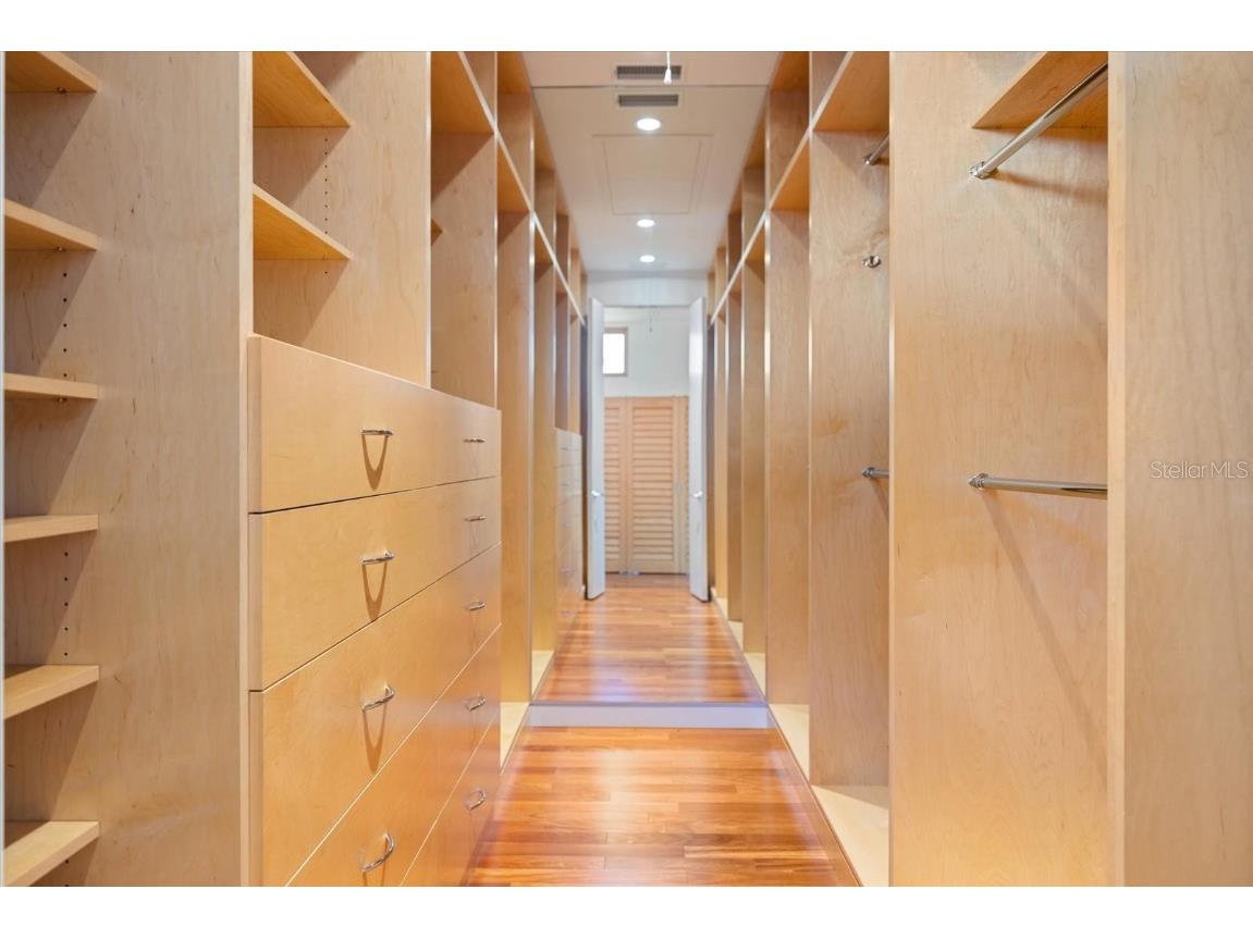 1739 Cherokee Drive Sarasota FL 34239 A4670822 image17