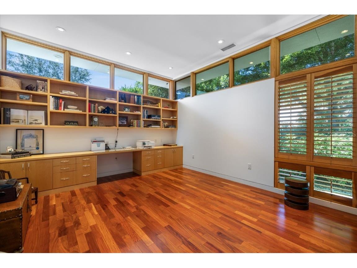 1739 Cherokee Drive Sarasota FL 34239 A4670822 image18