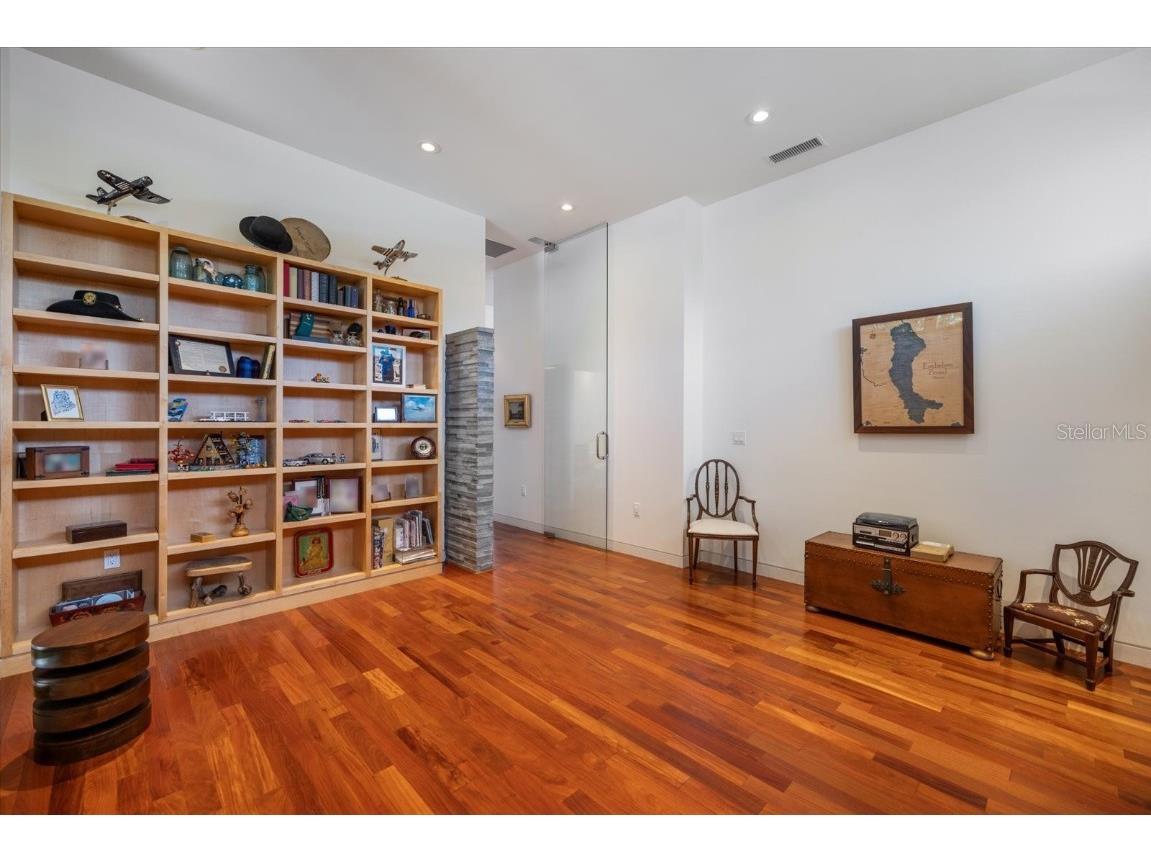 1739 Cherokee Drive Sarasota FL 34239 A4670822 image19