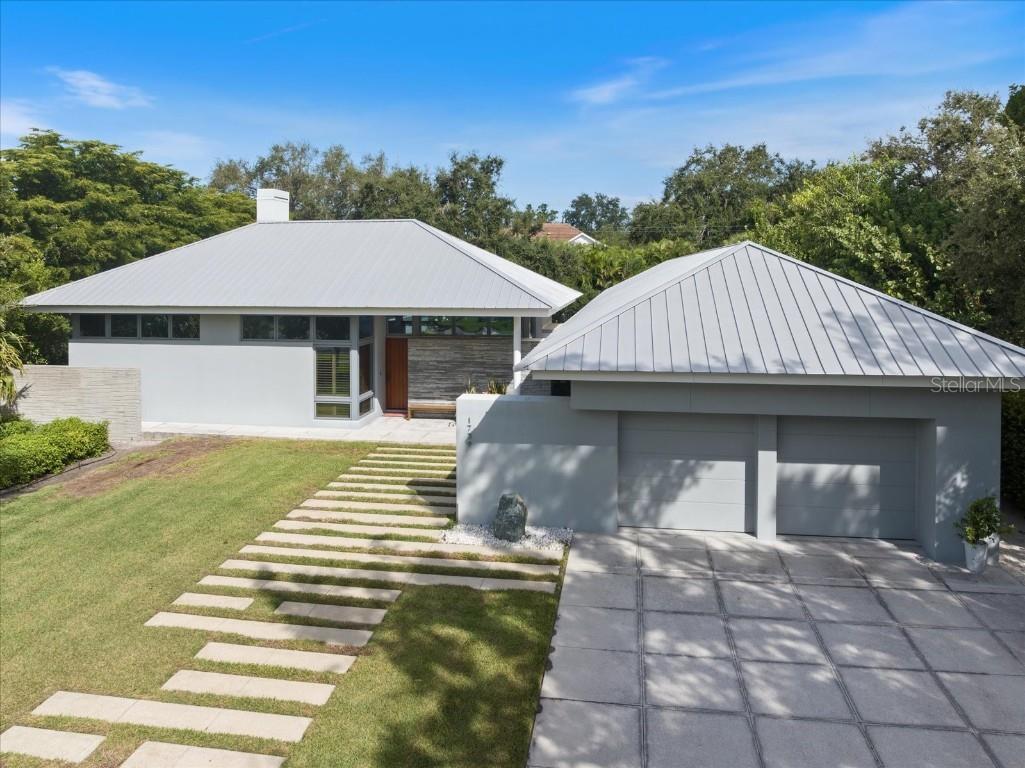 1739 Cherokee Drive Sarasota FL 34239 A4670822 image2