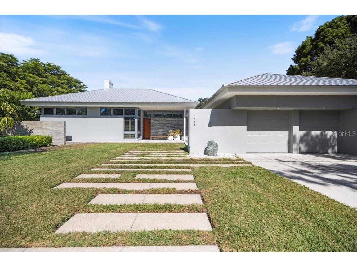 1739 Cherokee Drive Sarasota FL 34239 A4670822 image3