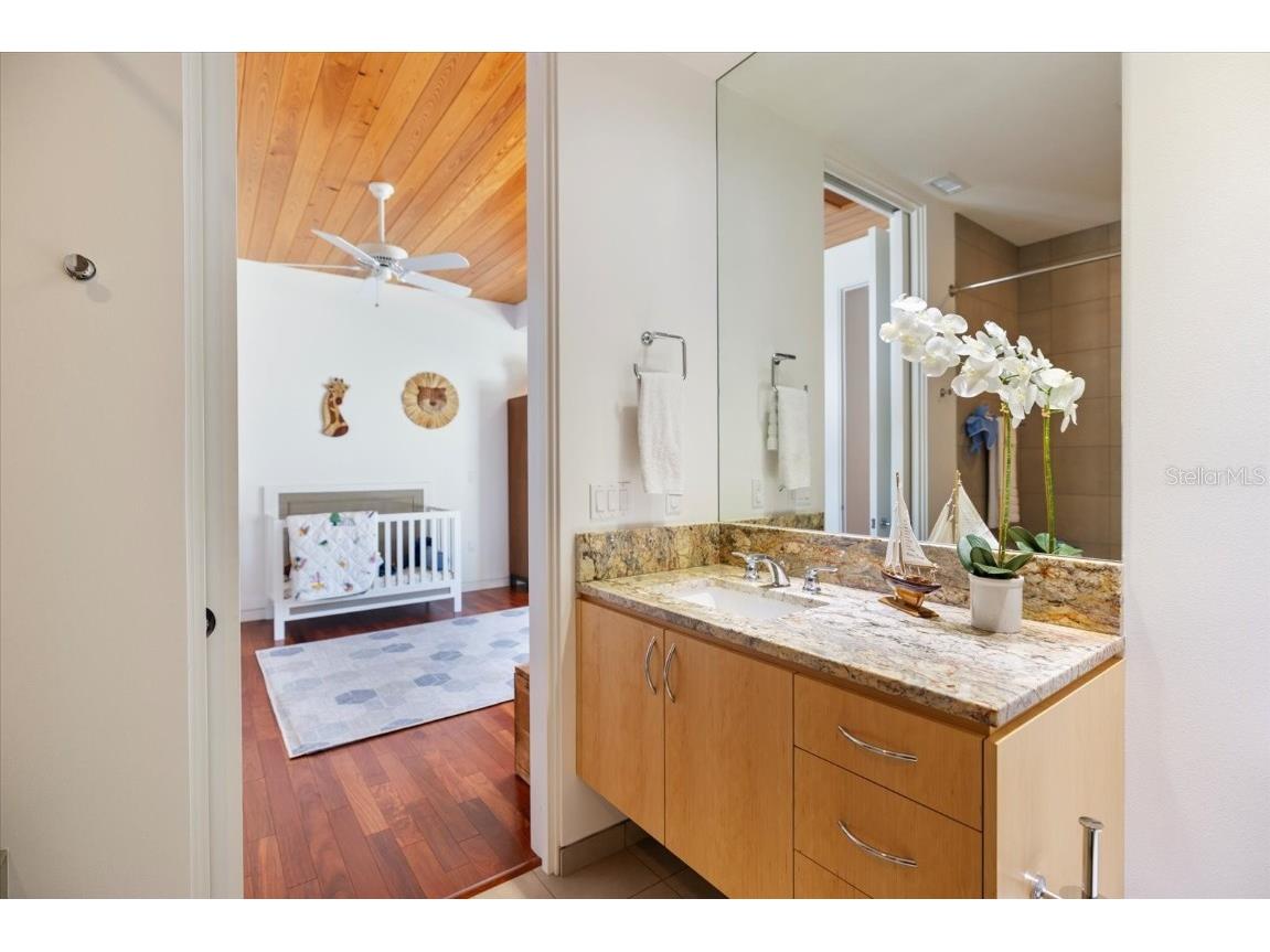 1739 Cherokee Drive Sarasota FL 34239 A4670822 image33