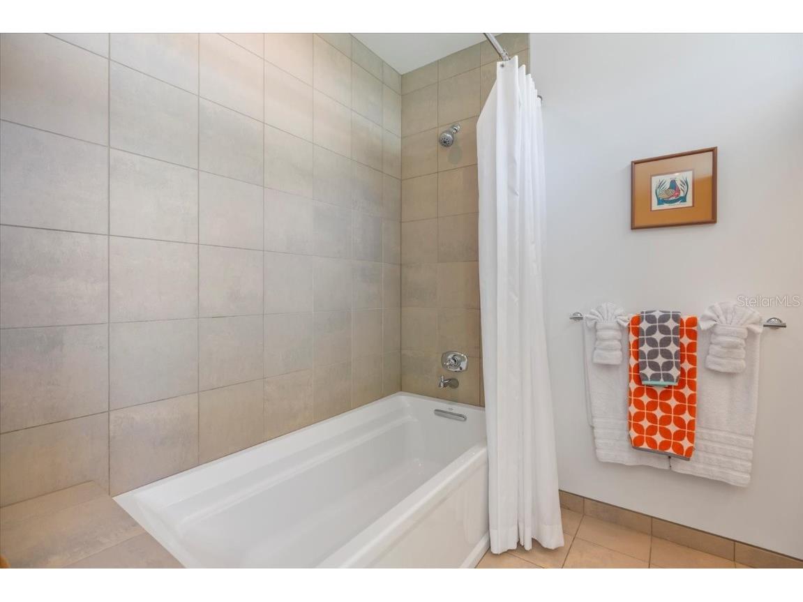 1739 Cherokee Drive Sarasota FL 34239 A4670822 image38