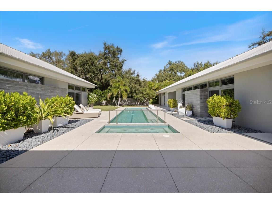 1739 Cherokee Drive Sarasota FL 34239 A4670822 image49