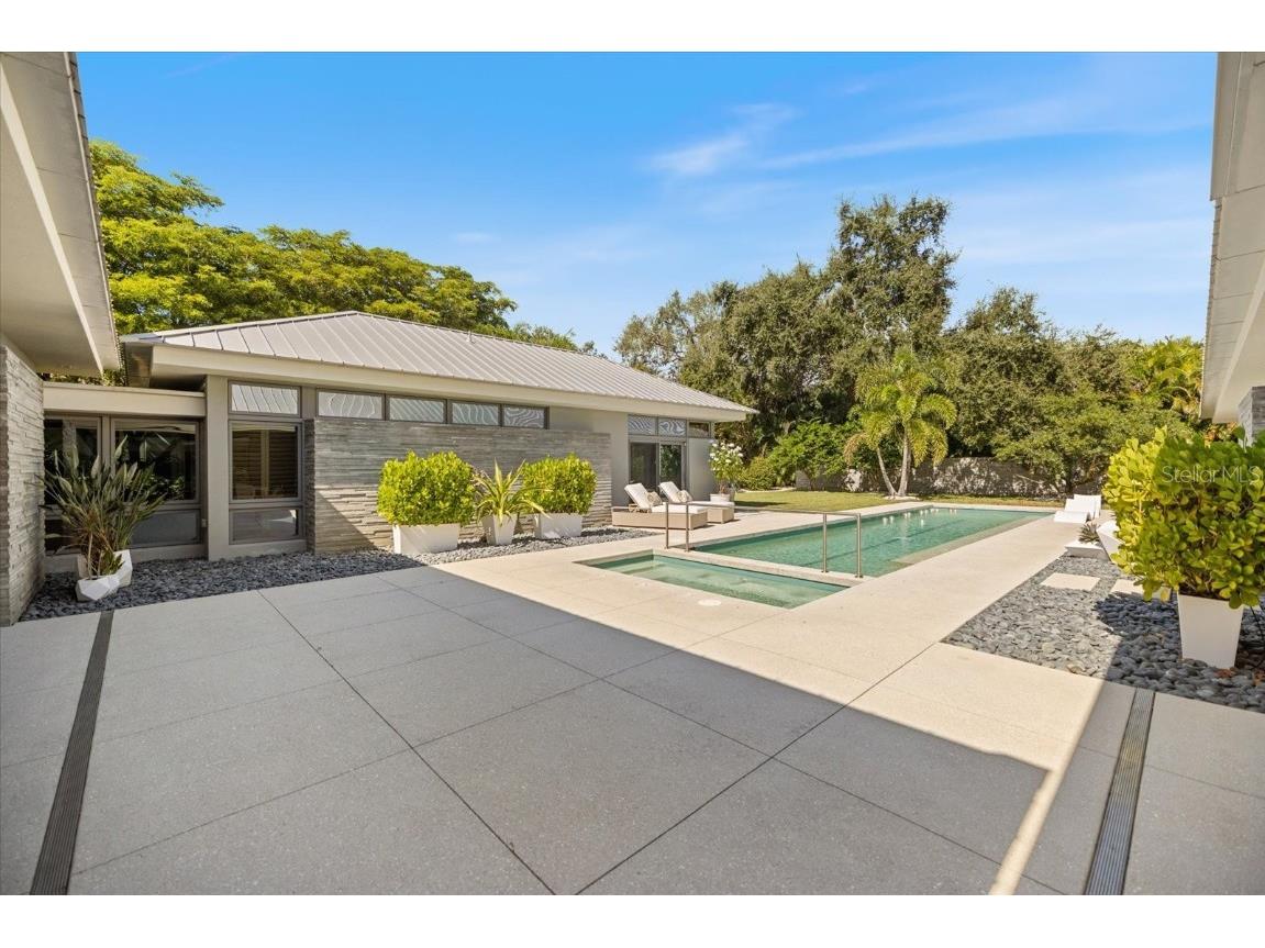 1739 Cherokee Drive Sarasota FL 34239 A4670822 image50