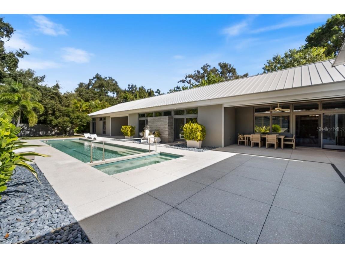 1739 Cherokee Drive Sarasota FL 34239 A4670822 image51