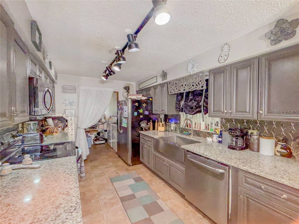 1740 Cherry Lane Lakeland FL 33811 L4956437 image2