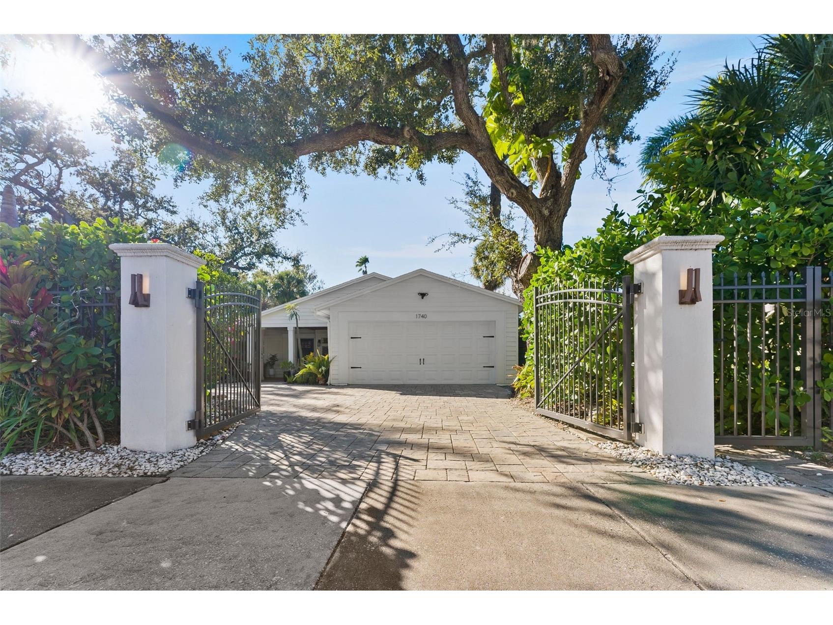 1740 S Orange Avenue Sarasota FL 34239 A4679755 image1