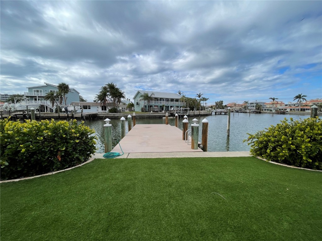 17406 1st Street E Redington Shores FL 33708 TB8327825 image1