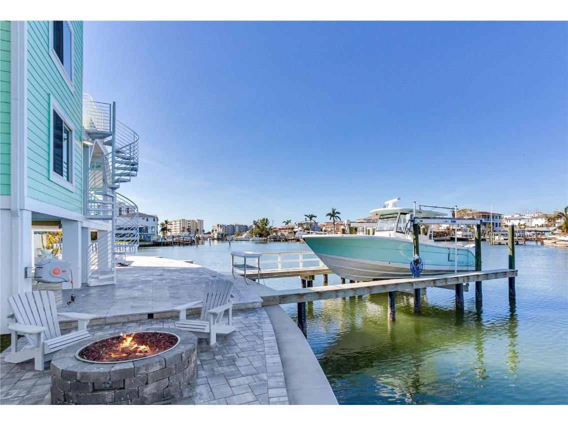 17410 1st Street E Redington Shores FL 33708 TB8327863 image1