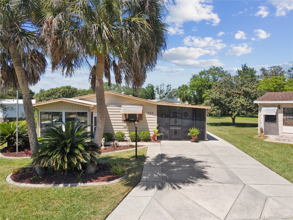 1742 Magnolia Avenue The Villages FL 32159 OM676408 image1