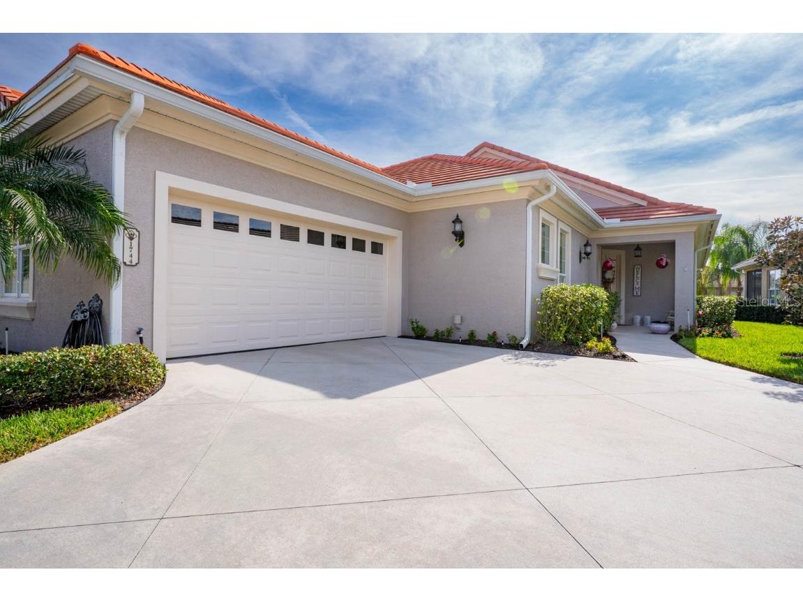 1744 Laurel Glen Place Lakeland FL 33803 L4941119 image1