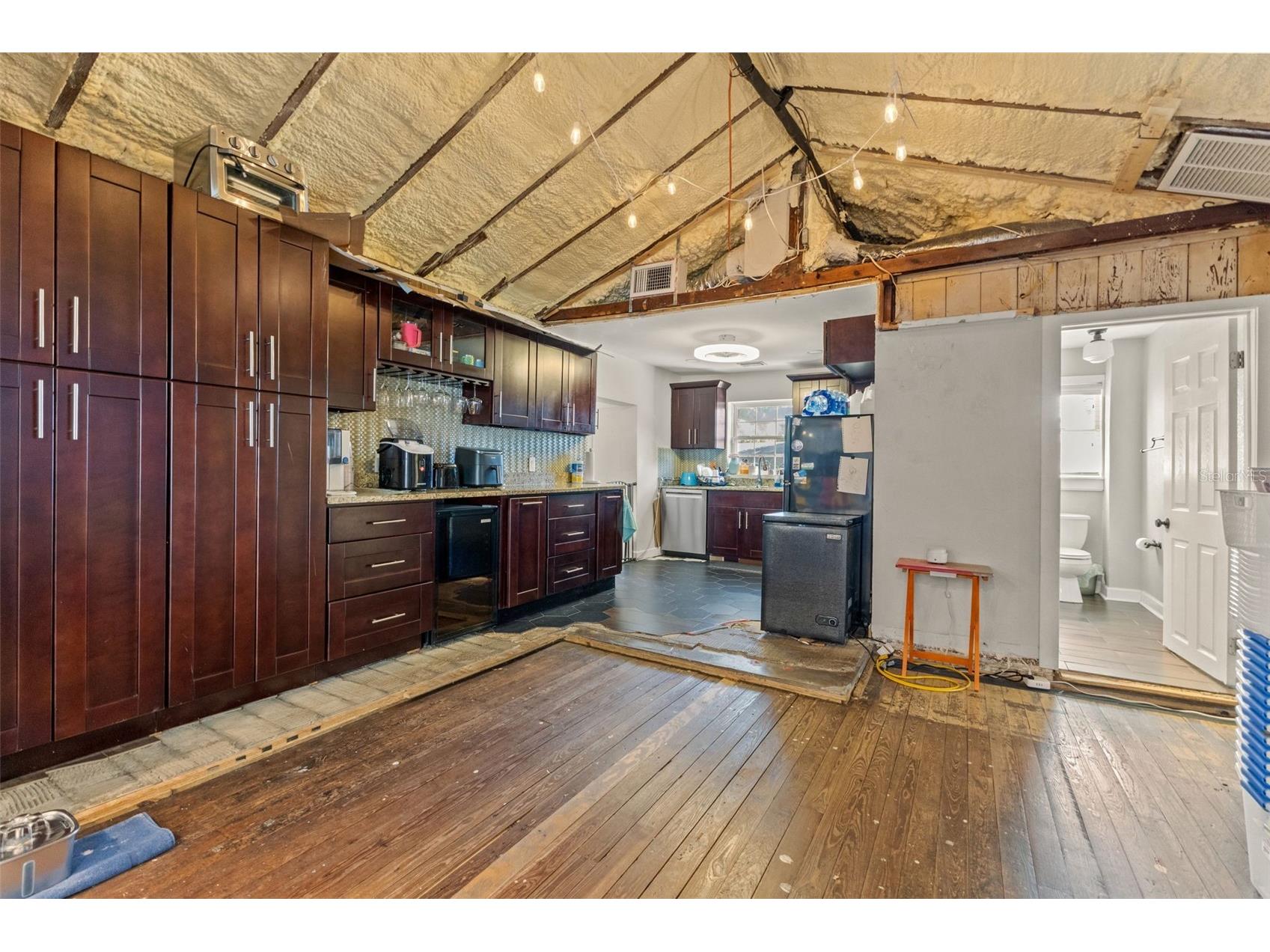 1747 26th Avenue N Saint Petersburg FL 33713 TB8472620 image16