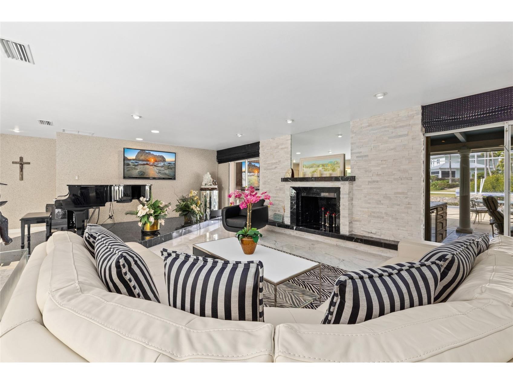 1749 Sandalwood Drive Sarasota FL 34231 A4684519 image14