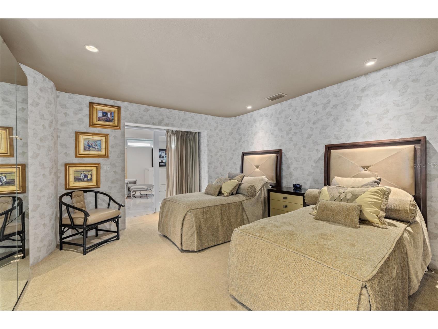 1749 Sandalwood Drive Sarasota FL 34231 A4684519 image39