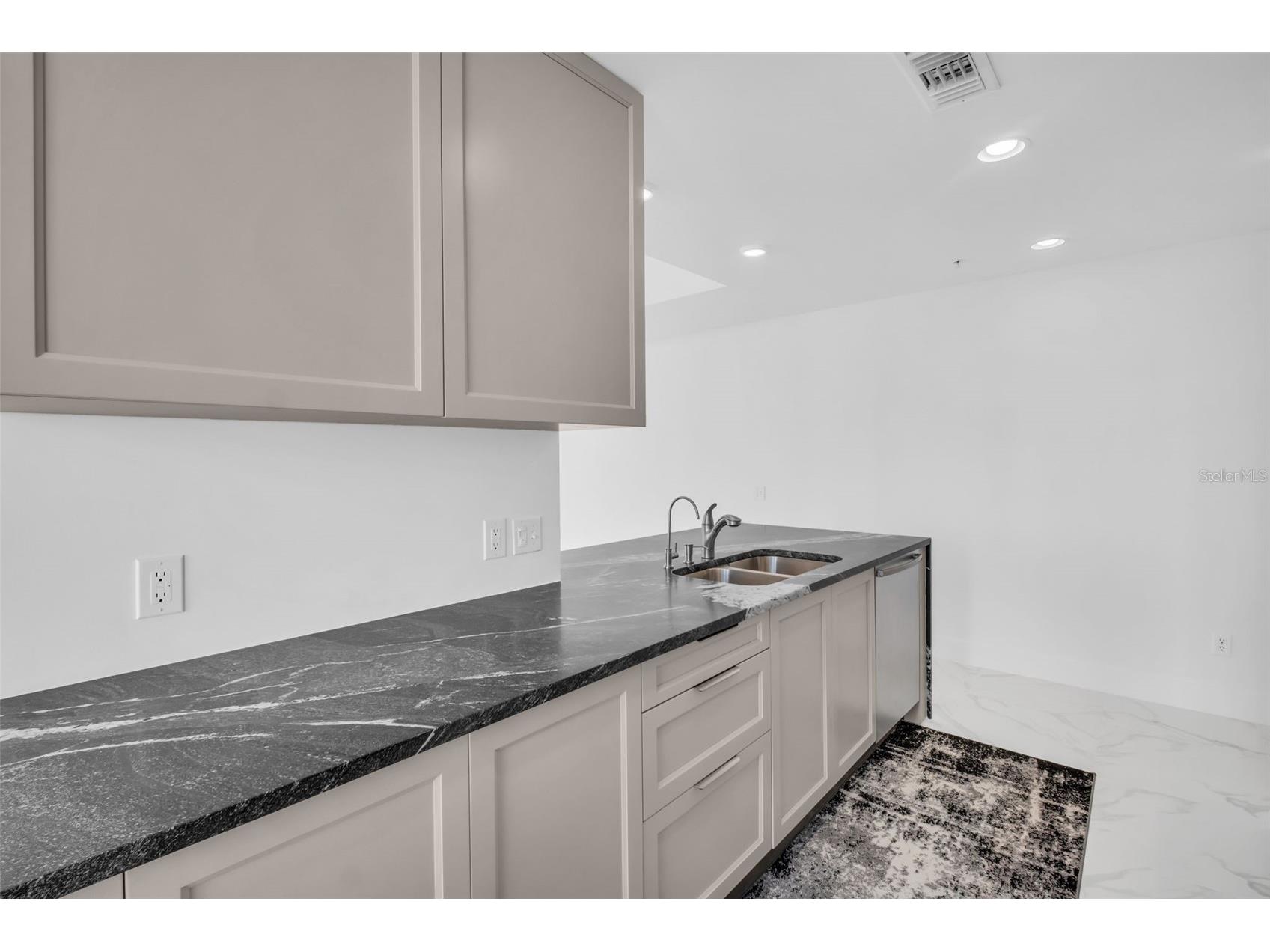 175 1st Street S #1008 Saint Petersburg FL 33701 TB8463912 image27