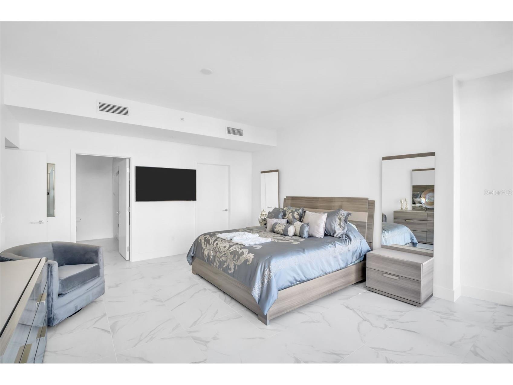 175 1st Street S #1008 Saint Petersburg FL 33701 TB8463912 image9