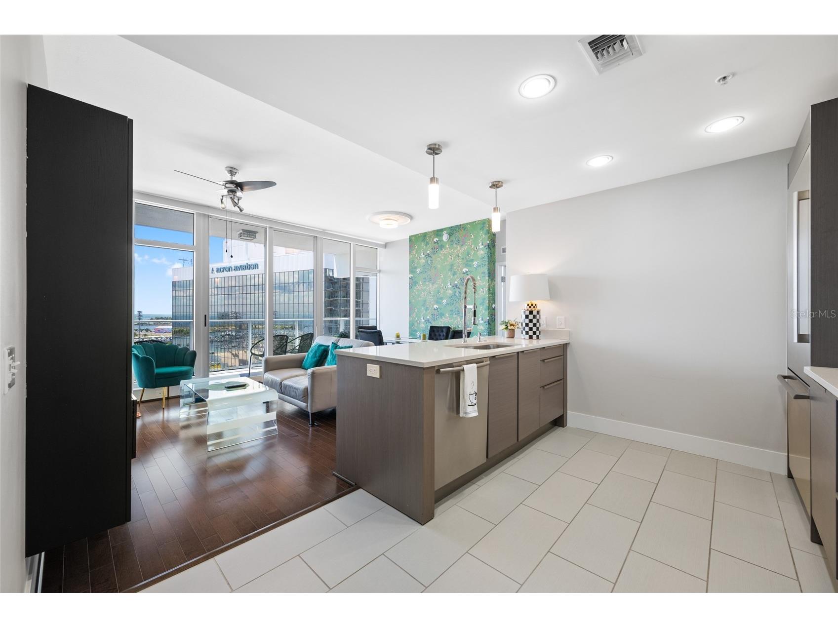 175 1st Street S #1204 Saint Petersburg FL 33701 TB8510371 image12