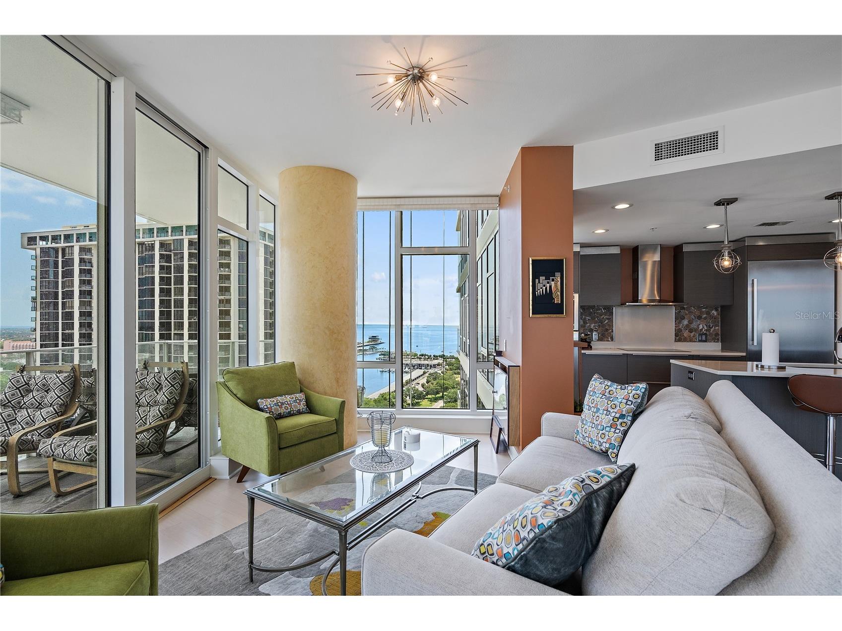 175 1st Street S #2102 Saint Petersburg FL 33701 TB8482355 image1