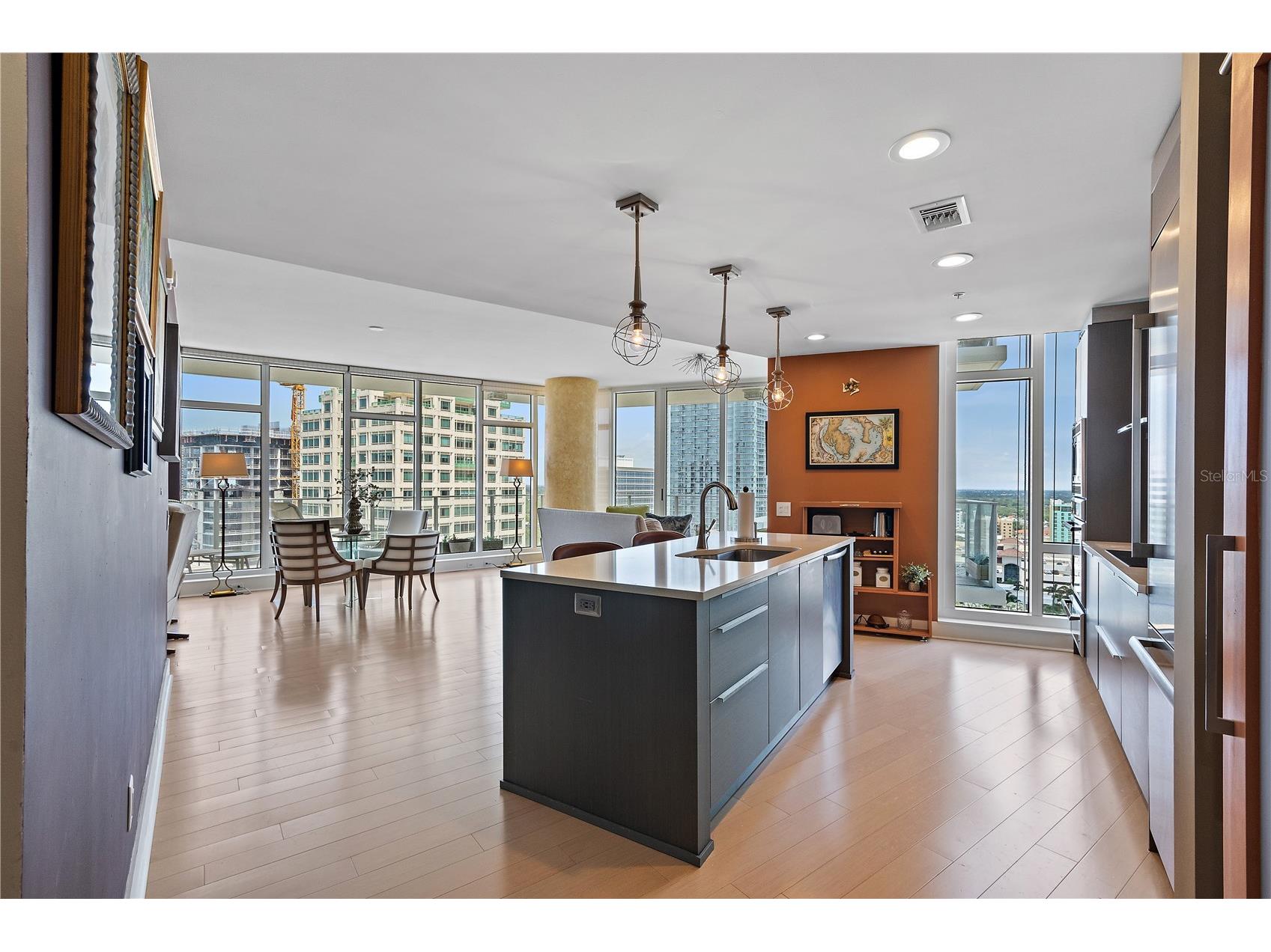 175 1st Street S #2102 Saint Petersburg FL 33701 TB8482355 image3