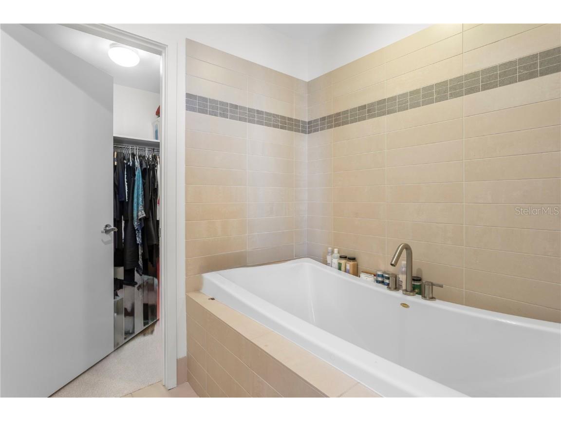 175 1st Street S #2107 Saint Petersburg FL 33701 TB8462147 image22