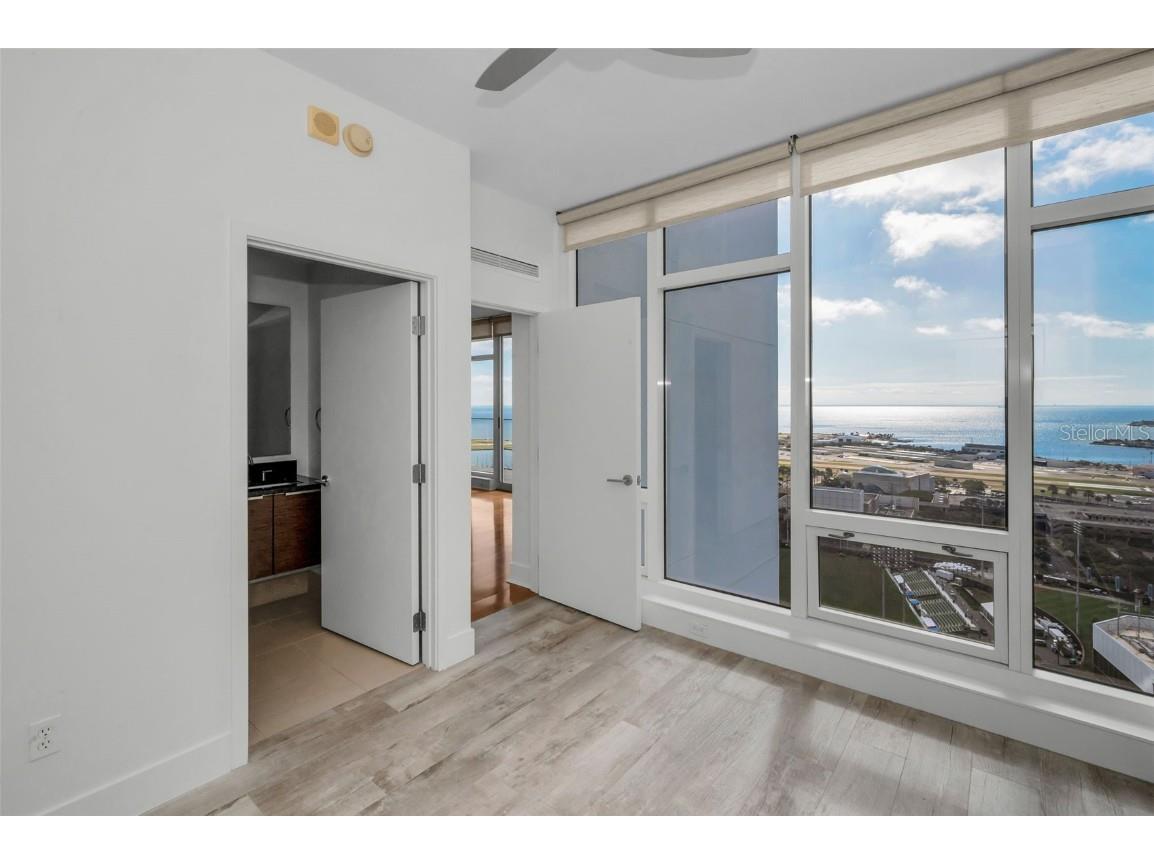 175 1st Street S #2604 Saint Petersburg FL 33701 TB8436607 image15