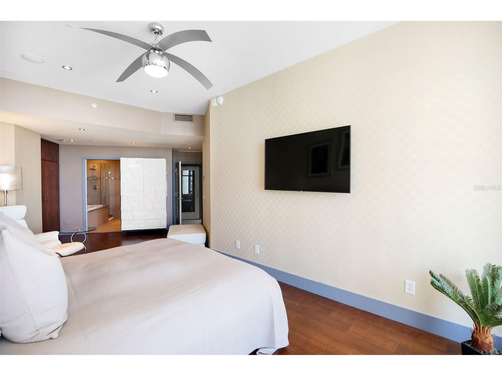 175 1st Street S #3103 Saint Petersburg FL 33701 TB8462551 image40