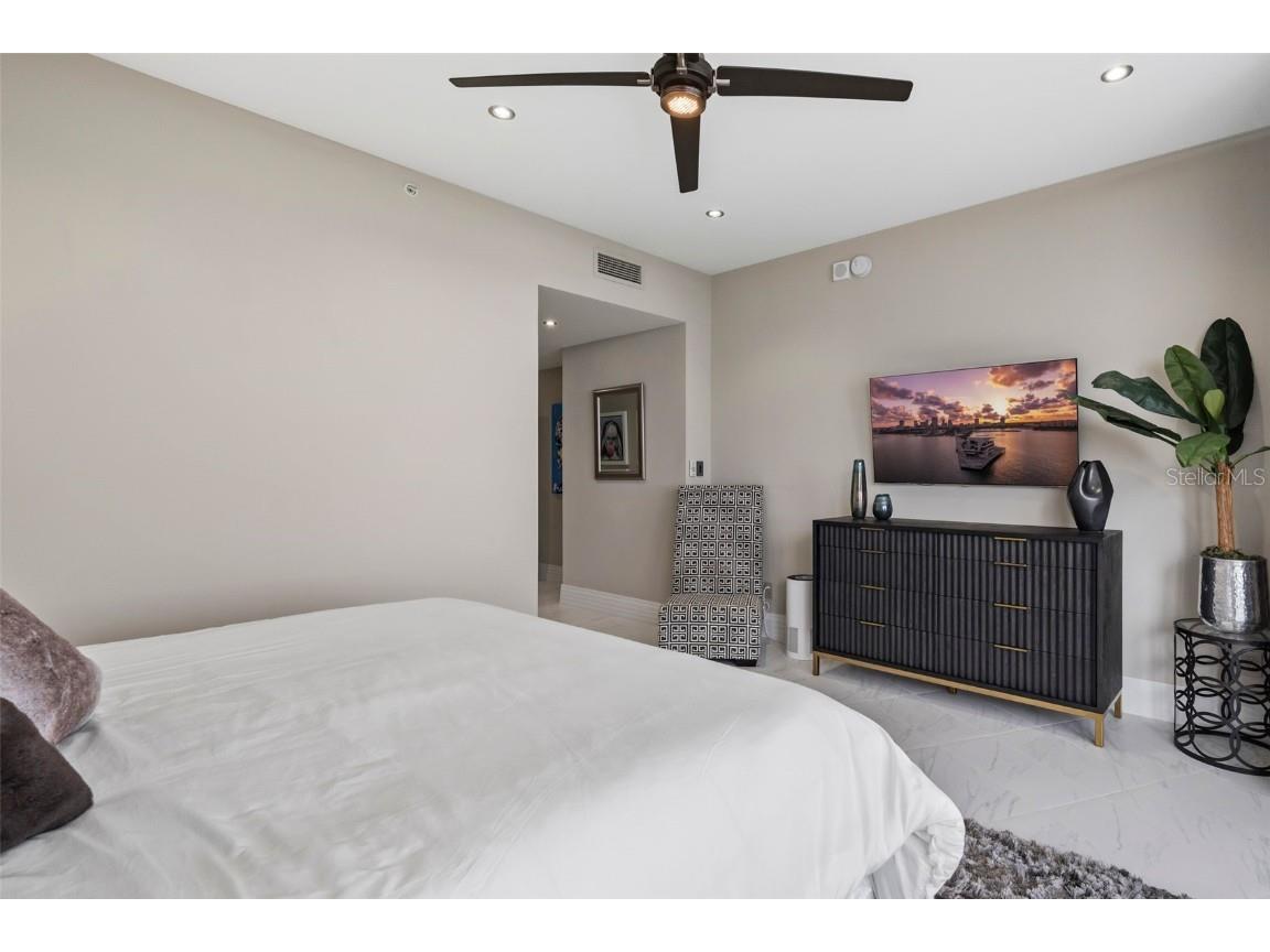 175 1st Street S #3203 Saint Petersburg FL 33701 TB8426586 image17