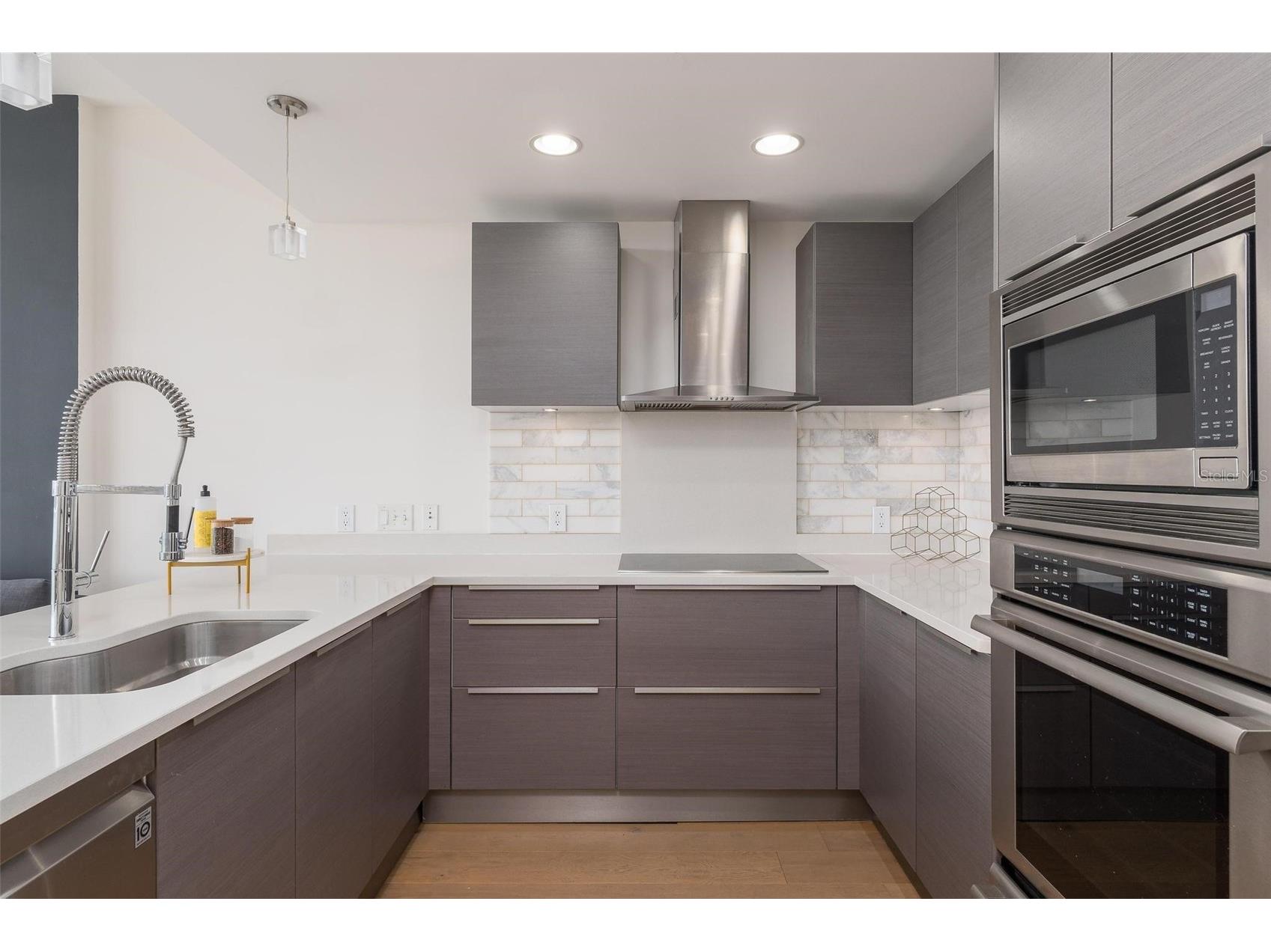 175 1st Street S #504 Saint Petersburg FL 33701 TB8489152 image12