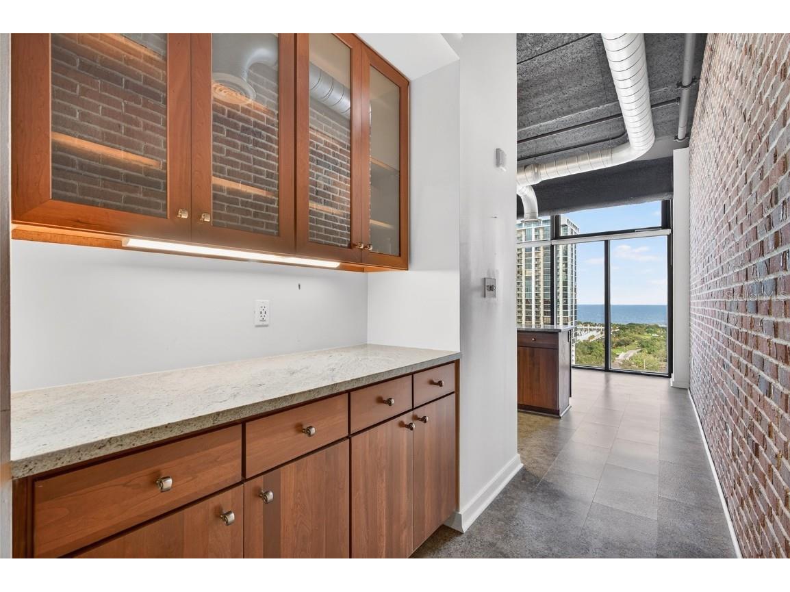 175 2nd Street S #P-2 Saint Petersburg FL 33701 TB8402228 image2