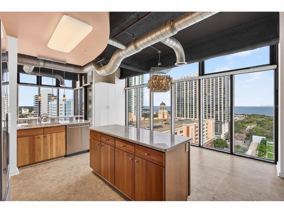 175 2nd Street S #P-2 Saint Petersburg FL 33701 TB8402228 image3