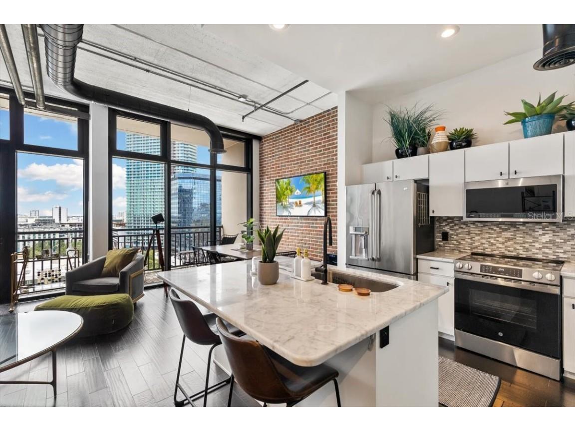 175 S 2nd Street S #PH-16 Saint Petersburg FL 33701 TB8387177 image5