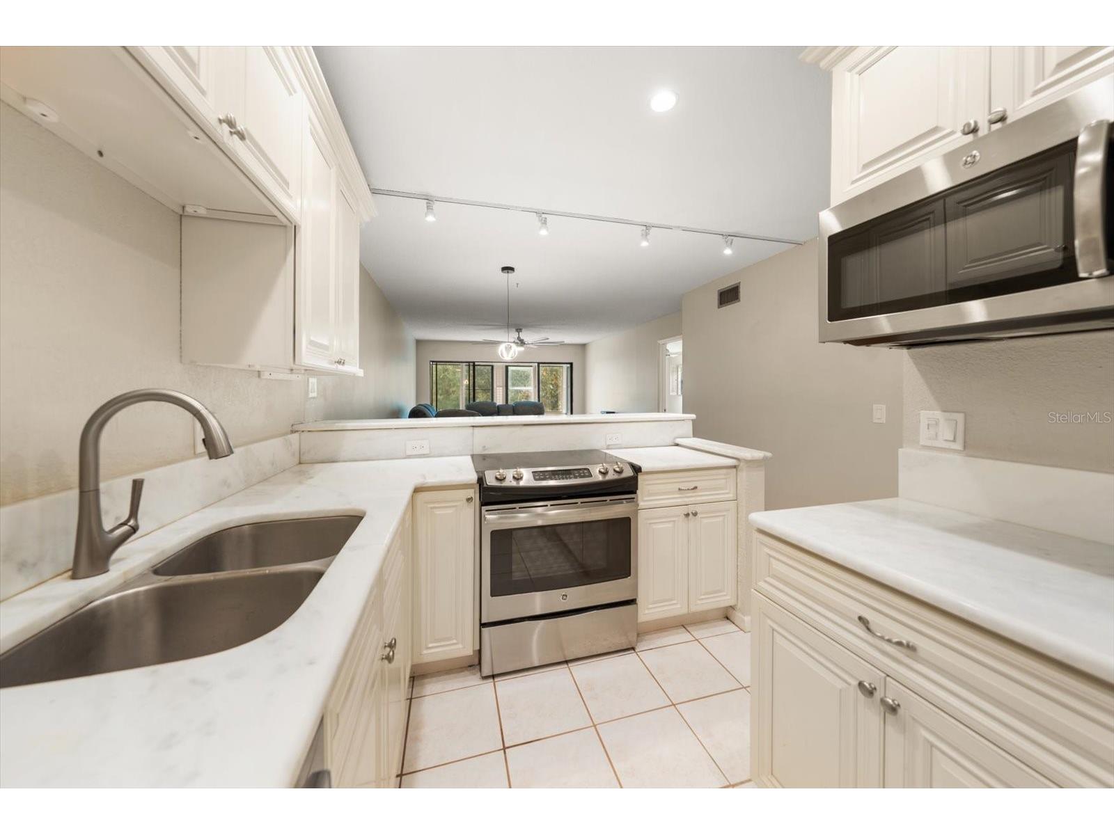1750 Belleair Forest Drive #B8 Belleair FL 33756 TB8528200 image10