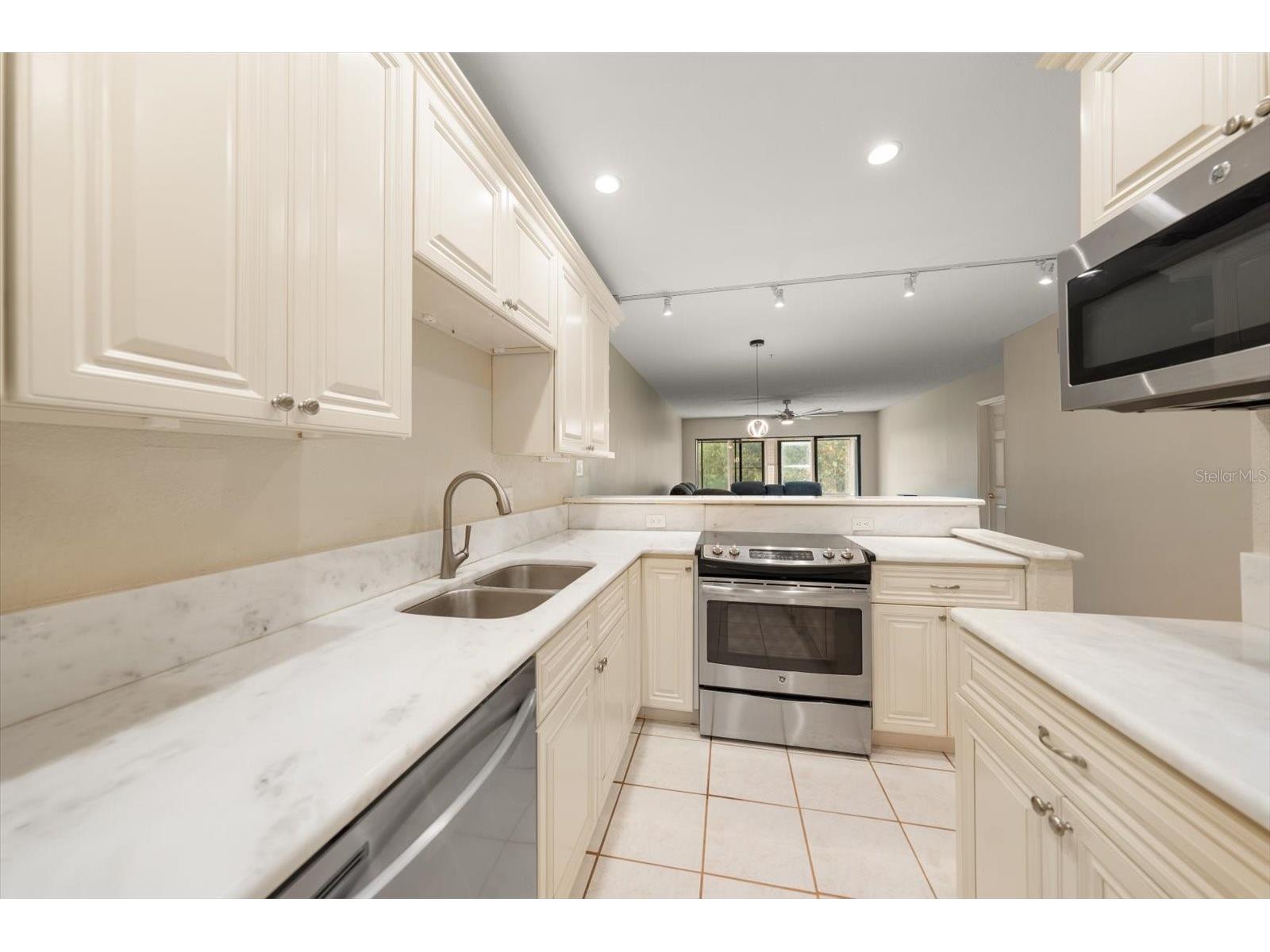 1750 Belleair Forest Drive #B8 Belleair FL 33756 TB8528200 image12