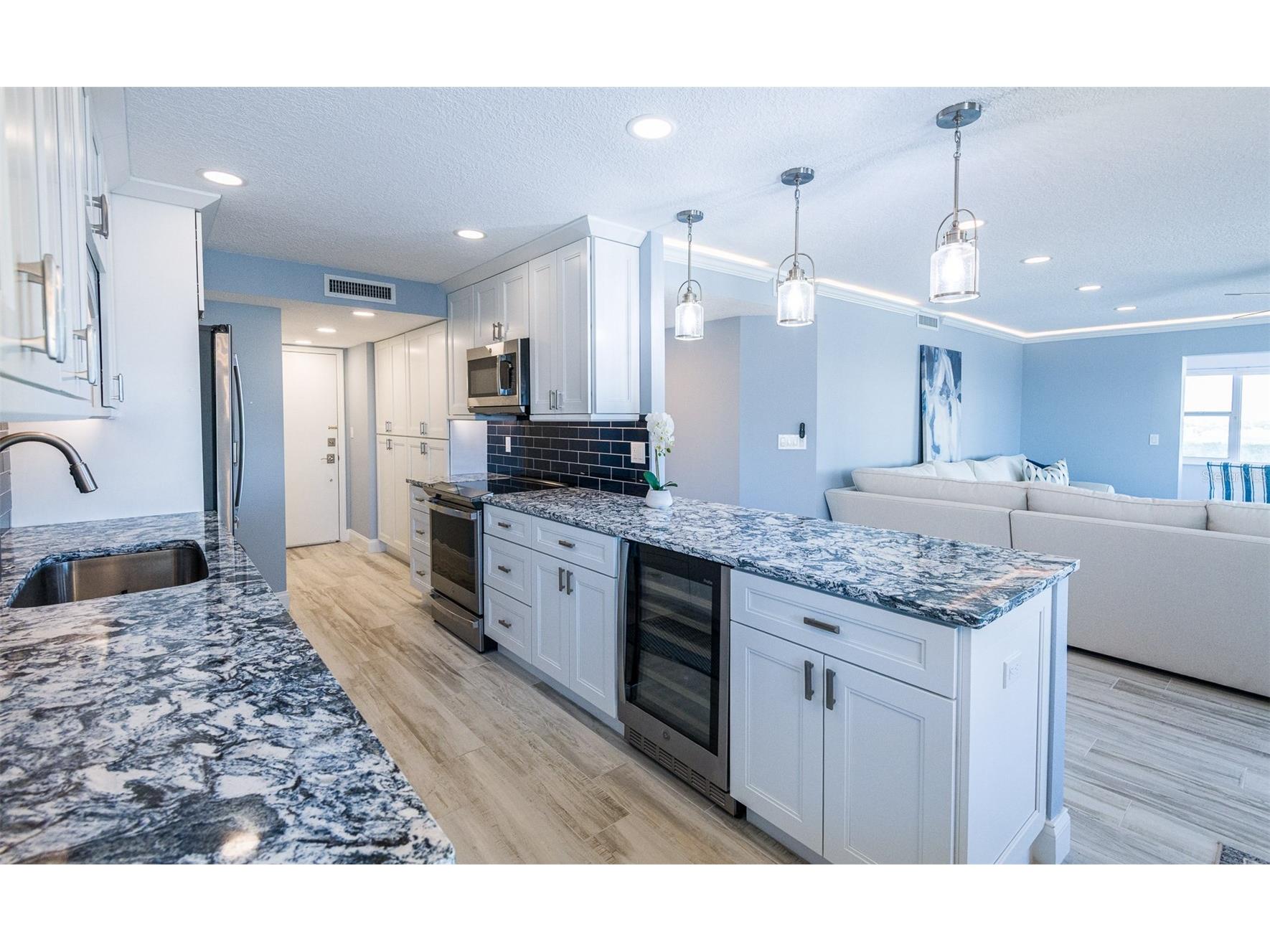 1750 Benjamin Franklin Drive #10G Sarasota FL 34236 - LIDO BEACH A4680259 image9