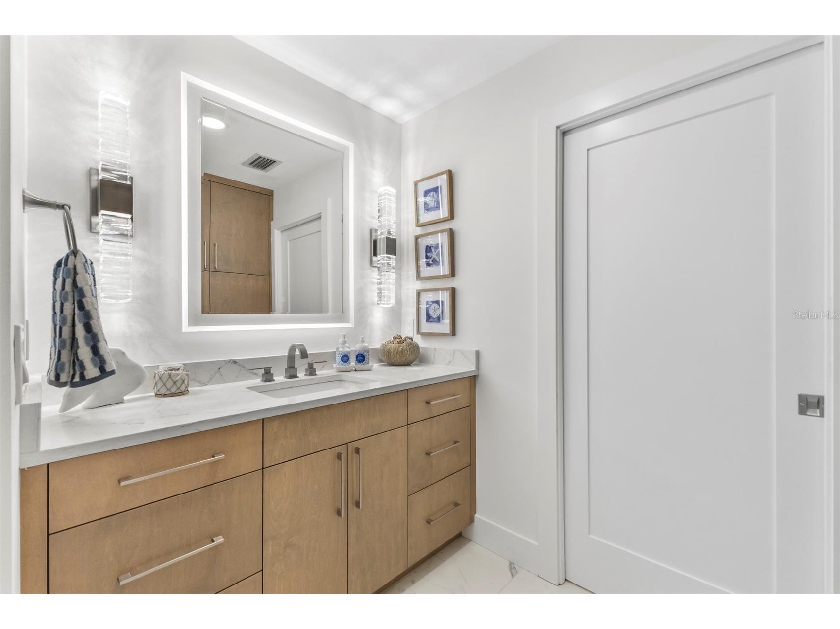 1750 Benjamin Franklin Drive #1D Sarasota FL 34236 - GULF OF AMERICA A4675488 image31