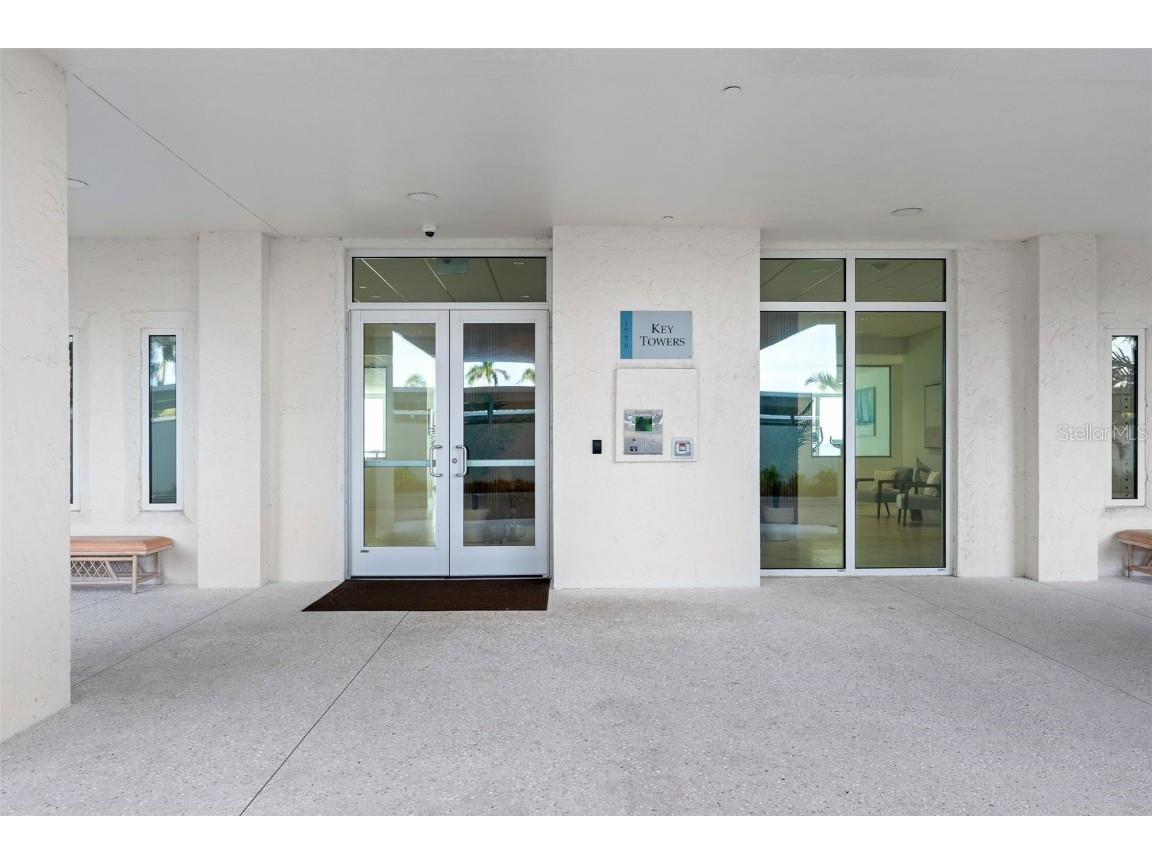 1750 Benjamin Franklin Drive #8D Sarasota FL 34236 A4673871 image2