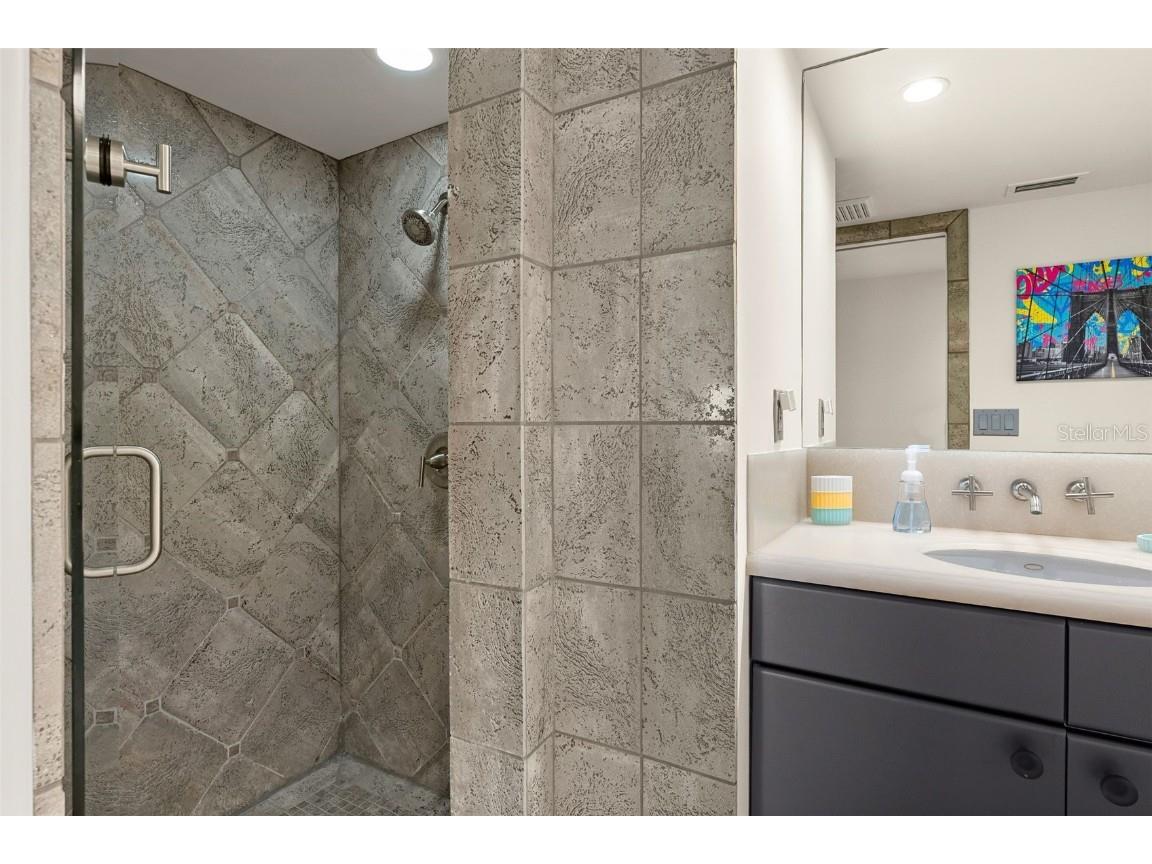 1750 Benjamin Franklin Drive #8D Sarasota FL 34236 A4673871 image21