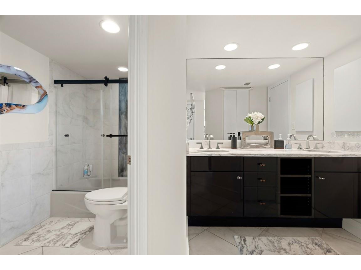 1750 Benjamin Franklin Drive #8D Sarasota FL 34236 A4673871 image26