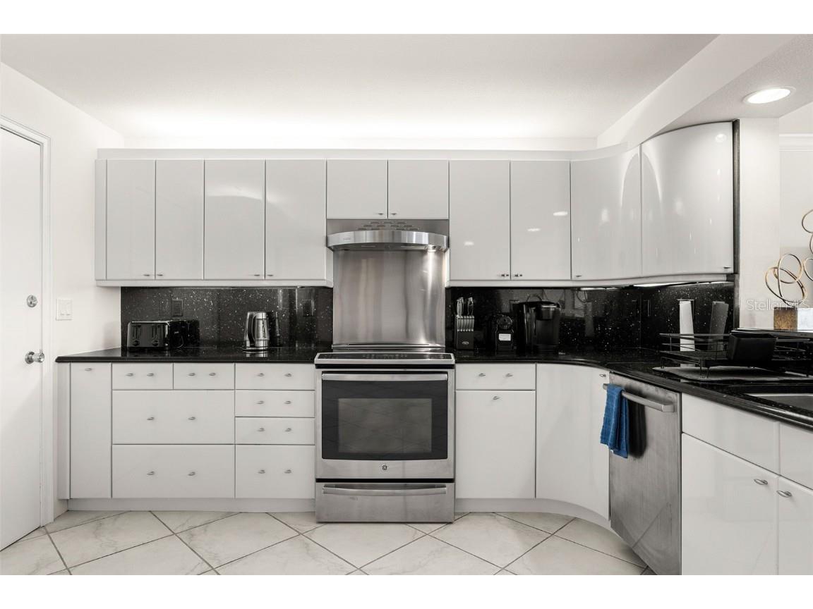 1750 Benjamin Franklin Drive #8D Sarasota FL 34236 A4673871 image8