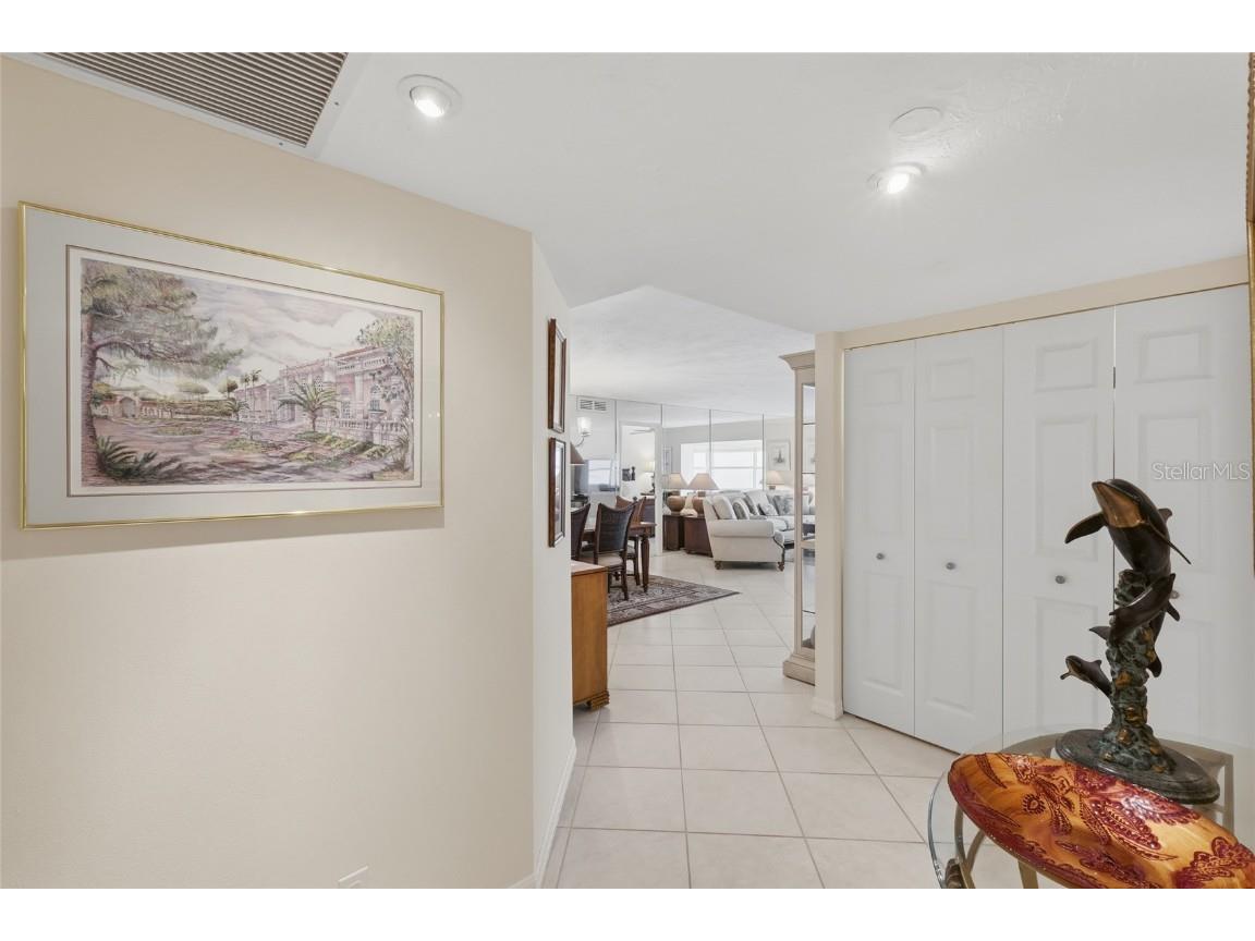 1750 Benjamin Franklin Drive #9B Sarasota FL 34236 A4674245 image6