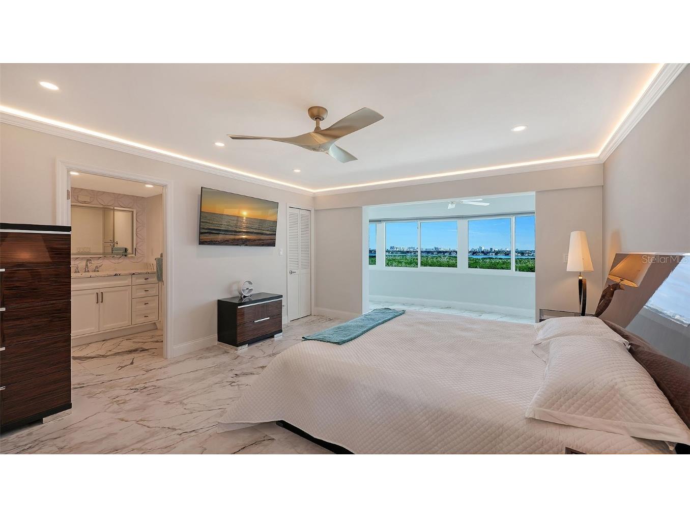 1750 Benjamin Franklin Drive #9F Sarasota FL 34236 - SARASOTA BAY AND GULF OF MEXICO A4674543 image24