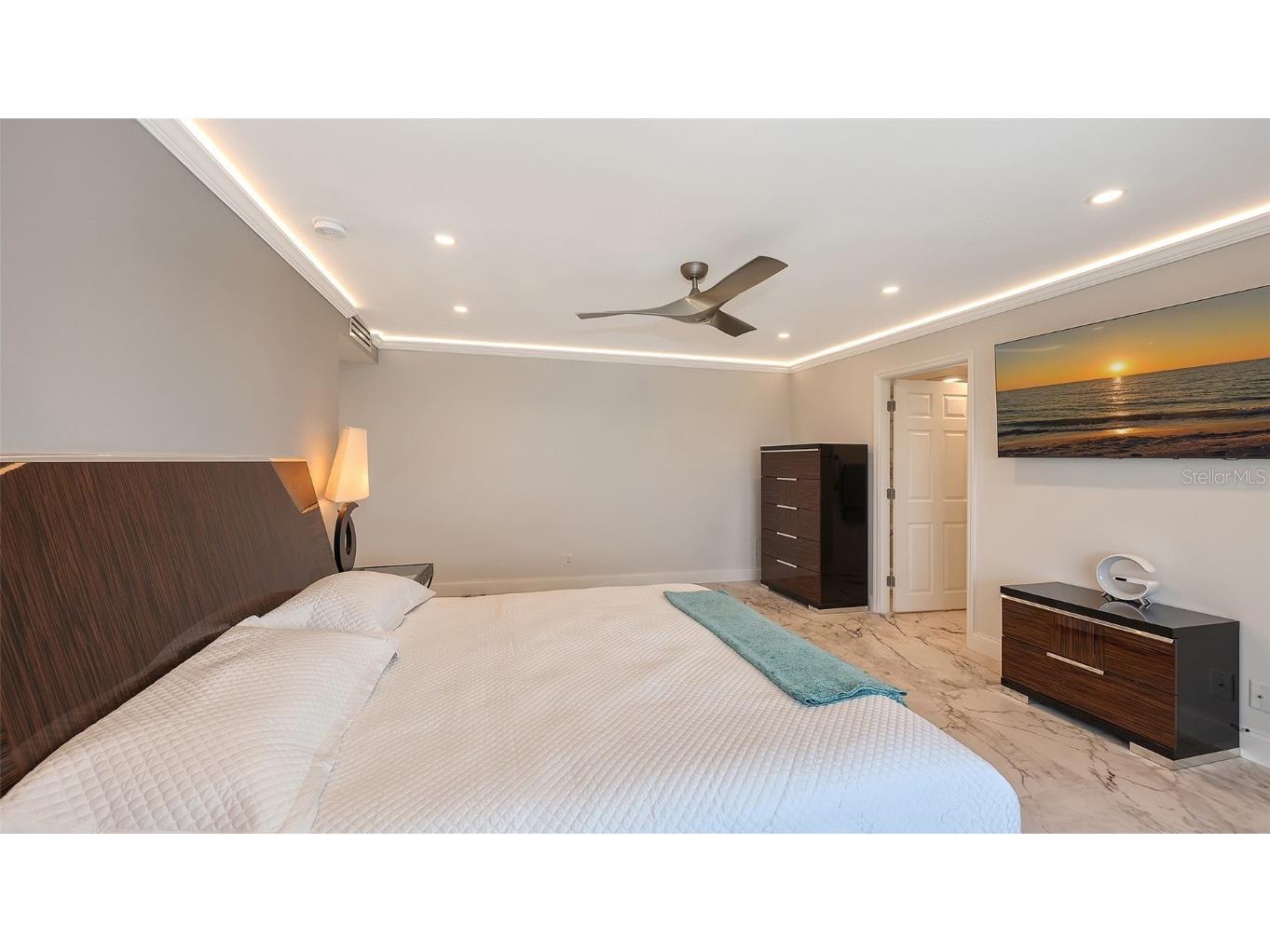 1750 Benjamin Franklin Drive #9F Sarasota FL 34236 - SARASOTA BAY AND GULF OF MEXICO A4674543 image27