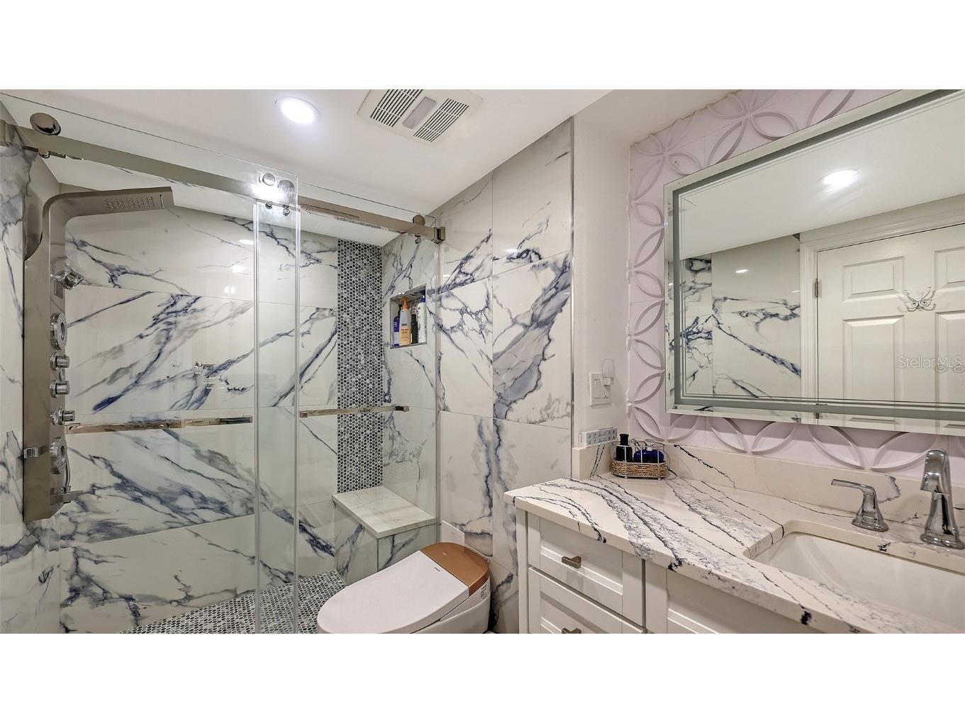 1750 Benjamin Franklin Drive #9F Sarasota FL 34236 - SARASOTA BAY AND GULF OF MEXICO A4674543 image31