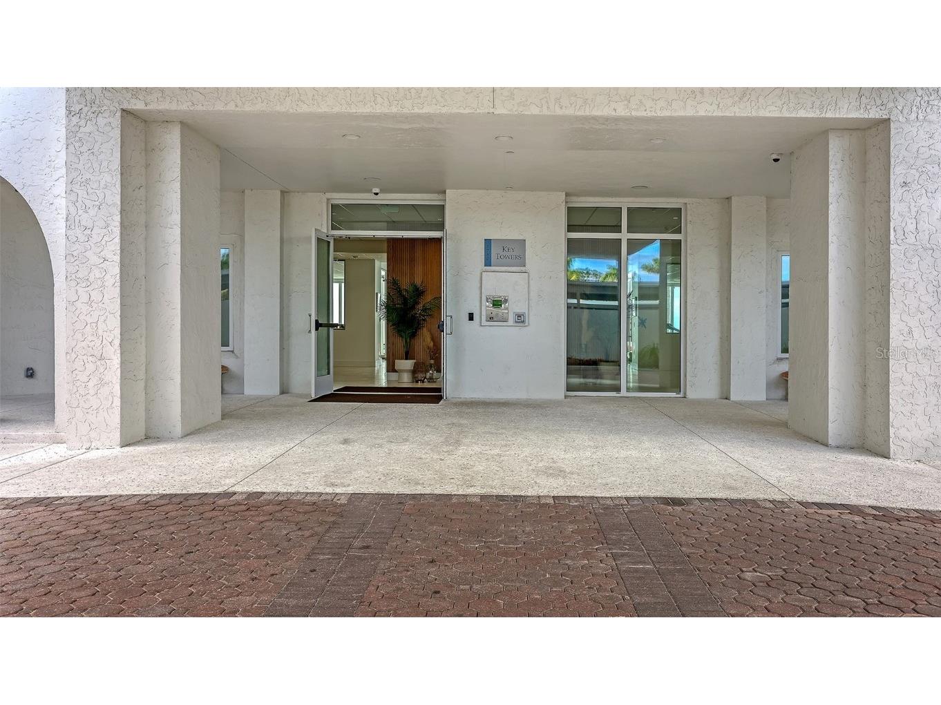 1750 Benjamin Franklin Drive #9F Sarasota FL 34236 - SARASOTA BAY AND GULF OF MEXICO A4674543 image5