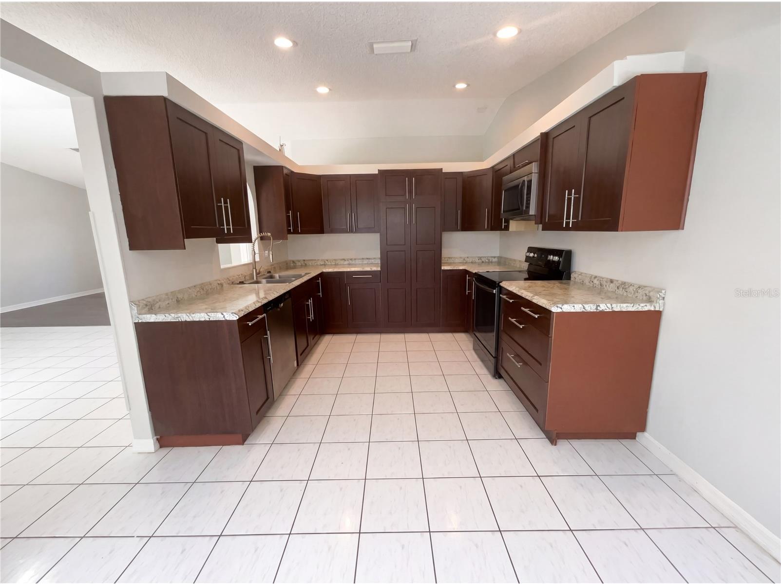 1750 Evergreen Court Kissimmee FL 34746 O6410743 image2