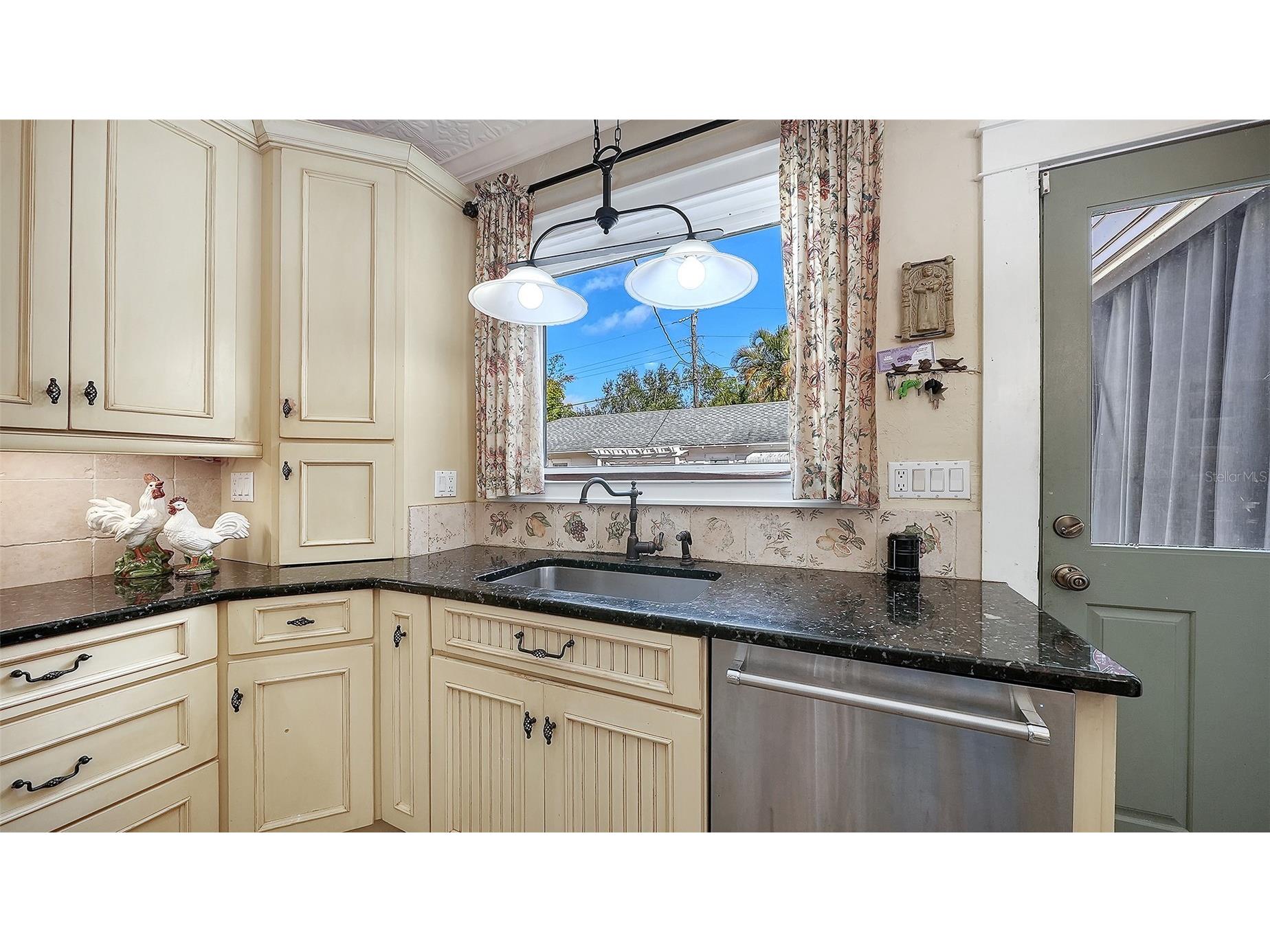 1751 Floyd Street Sarasota FL 34239 A4682724 image20