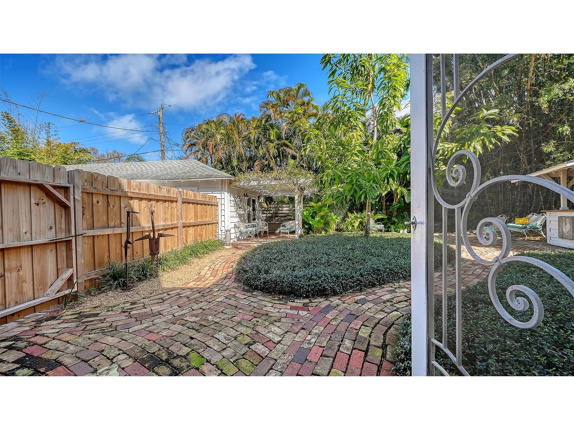 1751 Floyd Street Sarasota FL 34239 A4682724 image36